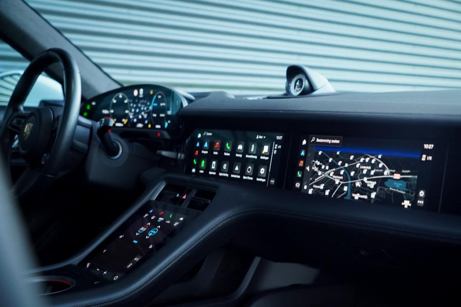 Porsche Taycan Turbo 93 kWh / 4Wiel Sturing / Pano / Passenger Display / Coated Brakes / Incl BTW