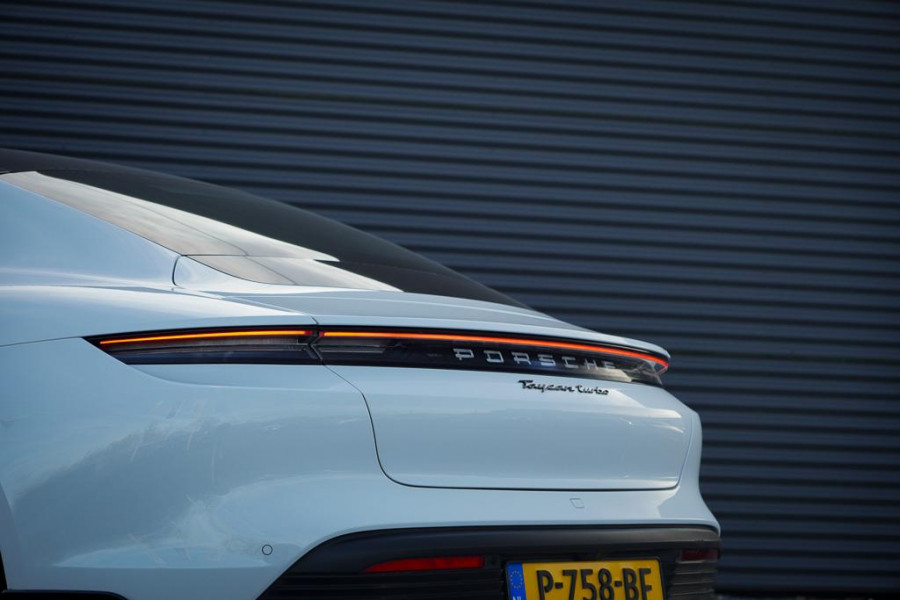 Porsche Taycan Turbo 93 kWh / 4Wiel Sturing / Pano / Passenger Display / Coated Brakes / Incl BTW