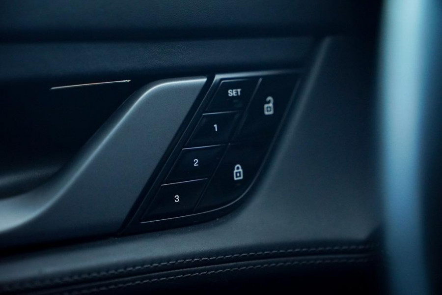 Porsche Taycan Turbo 93 kWh / 4Wiel Sturing / Pano / Passenger Display / Coated Brakes / Incl BTW