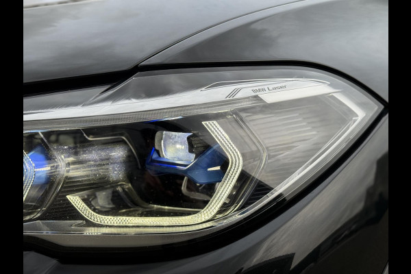 BMW X5 xDrive45e High Executive BOMVOL OPTIES| INDIVIDUAL| SOFTCLOSE| PANO| LASER LED| ALCANTARA HEMEL| HARMAN KARDON| DRIVING ASS. PROF| HEAD-UP| 360 CAMERA| ACHTERBANK VERWARMING| 22 INCH| STUURVERWARMING , ACHTERAS BESTURING| ETC...|