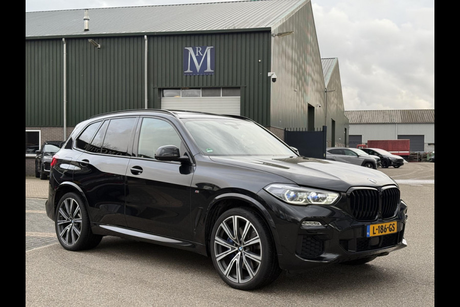 BMW X5 xDrive45e High Executive BOMVOL OPTIES| INDIVIDUAL| SOFTCLOSE| PANO| LASER LED| ALCANTARA HEMEL| HARMAN KARDON| DRIVING ASS. PROF| HEAD-UP| 360 CAMERA| ACHTERBANK VERWARMING| 22 INCH| STUURVERWARMING , ACHTERAS BESTURING| ETC...|