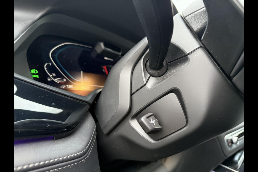 BMW X5 xDrive45e High Executive BOMVOL OPTIES| INDIVIDUAL| SOFTCLOSE| PANO| LASER LED| ALCANTARA HEMEL| HARMAN KARDON| DRIVING ASS. PROF| HEAD-UP| 360 CAMERA| ACHTERBANK VERWARMING| 22 INCH| STUURVERWARMING , ACHTERAS BESTURING| ETC...|