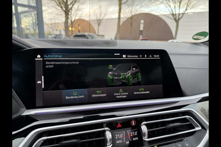 BMW X5 xDrive45e High Executive BOMVOL OPTIES| INDIVIDUAL| SOFTCLOSE| PANO| LASER LED| ALCANTARA HEMEL| HARMAN KARDON| DRIVING ASS. PROF| HEAD-UP| 360 CAMERA| ACHTERBANK VERWARMING| 22 INCH| STUURVERWARMING , ACHTERAS BESTURING| ETC...|
