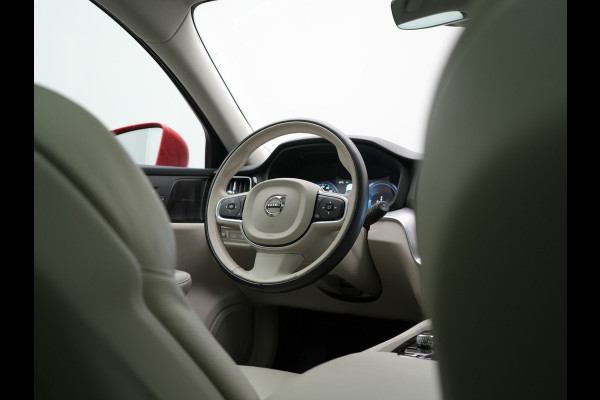 Volvo V60 T6 Recharge AWD Inscription Plug In Hybrid 340pk Dealer O.H. PHEV | Trekhaak Af Fabriek | Panodak | Camera | Harman & Kardon | Lederen Sportstoelen Verwarmd | Stuur Verwarmd | Virtual | Apple Carplay | Keyless | Navigatie | DAB |