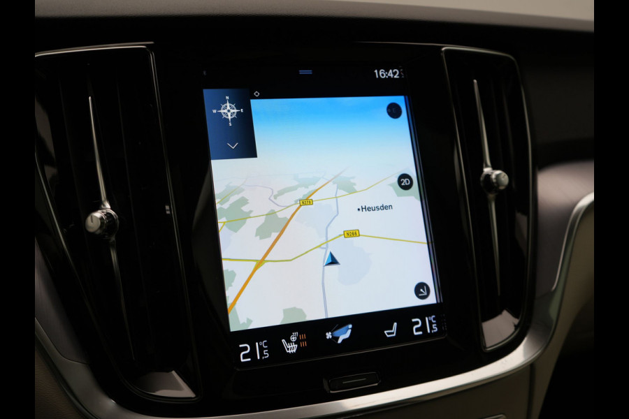 Volvo V60 T6 Recharge AWD Inscription Plug In Hybrid 340pk Dealer O.H. PHEV | Trekhaak Af Fabriek | Panodak | Camera | Harman & Kardon | Lederen Sportstoelen Verwarmd | Stuur Verwarmd | Virtual | Apple Carplay | Keyless | Navigatie | DAB |