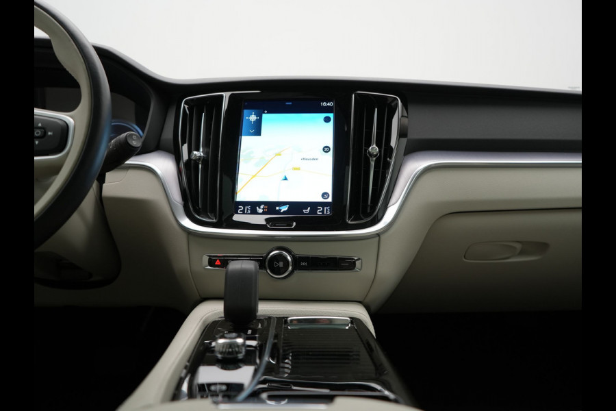 Volvo V60 T6 Recharge AWD Inscription Plug In Hybrid 340pk Dealer O.H. PHEV | Trekhaak Af Fabriek | Panodak | Camera | Harman & Kardon | Lederen Sportstoelen Verwarmd | Stuur Verwarmd | Virtual | Apple Carplay | Keyless | Navigatie | DAB |