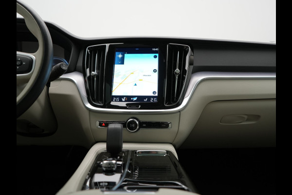 Volvo V60 T6 Recharge AWD Inscription Plug In Hybrid 340pk Dealer O.H. PHEV | Trekhaak Af Fabriek | Panodak | Camera | Harman & Kardon | Lederen Sportstoelen Verwarmd | Stuur Verwarmd | Virtual | Apple Carplay | Keyless | Navigatie | DAB |