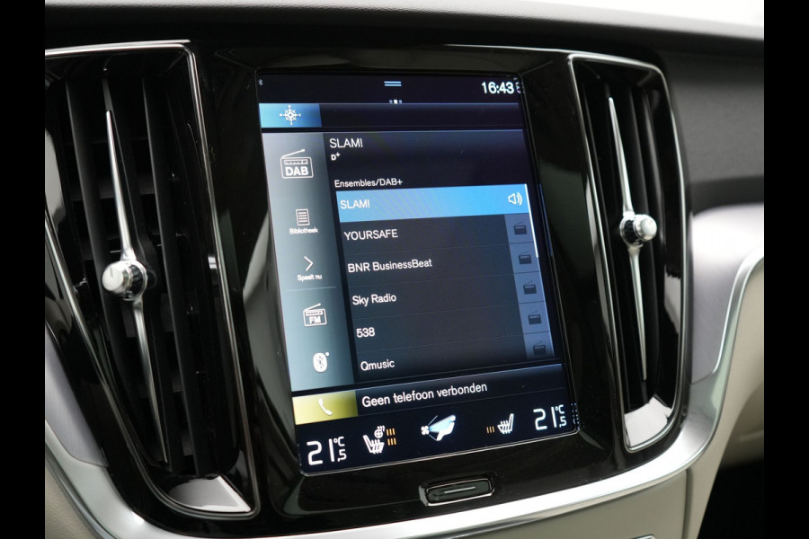 Volvo V60 T6 Recharge AWD Inscription Plug In Hybrid 340pk Dealer O.H. PHEV | Trekhaak Af Fabriek | Panodak | Camera | Harman & Kardon | Lederen Sportstoelen Verwarmd | Stuur Verwarmd | Virtual | Apple Carplay | Keyless | Navigatie | DAB |