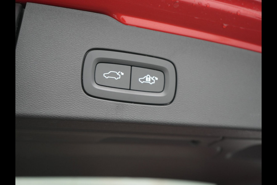 Volvo V60 T6 Recharge AWD Inscription Plug In Hybrid 340pk Dealer O.H. PHEV | Trekhaak Af Fabriek | Panodak | Camera | Harman & Kardon | Lederen Sportstoelen Verwarmd | Stuur Verwarmd | Virtual | Apple Carplay | Keyless | Navigatie | DAB |