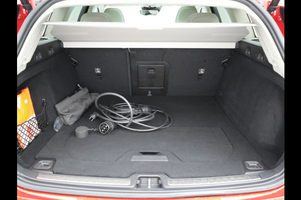 Volvo V60 T6 Recharge AWD Inscription Plug In Hybrid 340pk Dealer O.H. PHEV | Trekhaak Af Fabriek | Panodak | Camera | Harman & Kardon | Lederen Sportstoelen Verwarmd | Stuur Verwarmd | Virtual | Apple Carplay | Keyless | Navigatie | DAB |