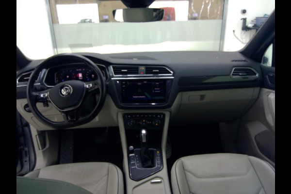 Volkswagen Tiguan Allspace 1.5 TSI Highline Business R Line 7p 150pk | Wegklapbare Trekhaak | Panoramadak | Leder | Stoelverwarming |