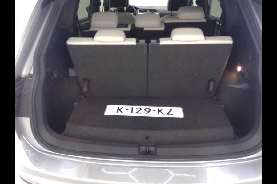 Volkswagen Tiguan Allspace 1.5 TSI Highline Business R Line 7p 150pk | Wegklapbare Trekhaak | Panoramadak | Leder | Stoelverwarming |