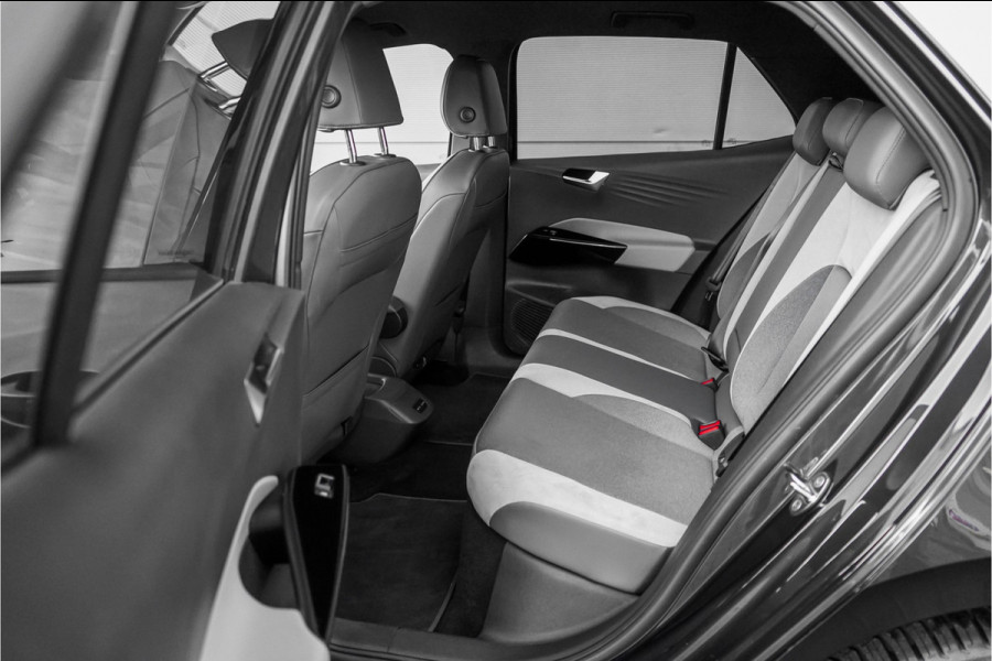 Volkswagen ID.3 First Plus 58 kWh Camera ACC Stuur&Stoelverw 19" 1e Eig BTW