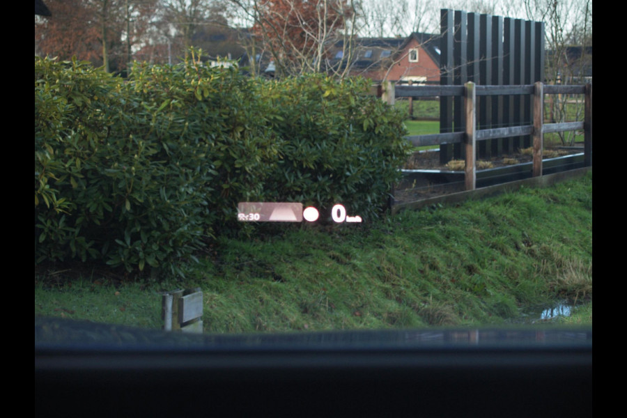 Volkswagen ID.4 First Max 77 kWh | Head-Up Display | Panoramadak | Trekhaak | 360 Camera | Sfeerverlichting |