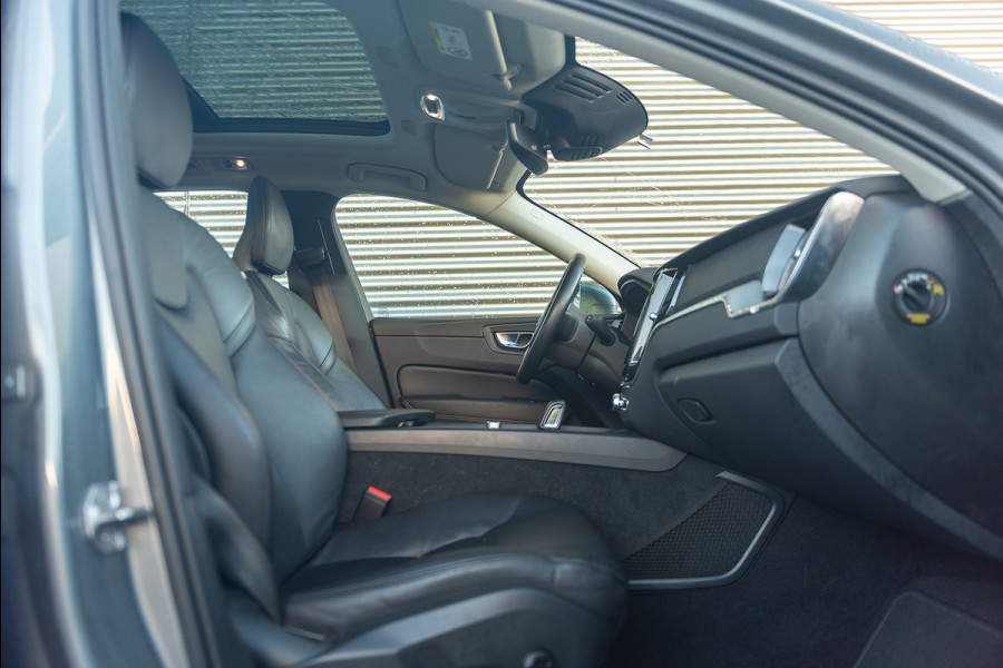 Volvo XC60 T6 Aut. Business Executive Leder Parkeercamera 340pk