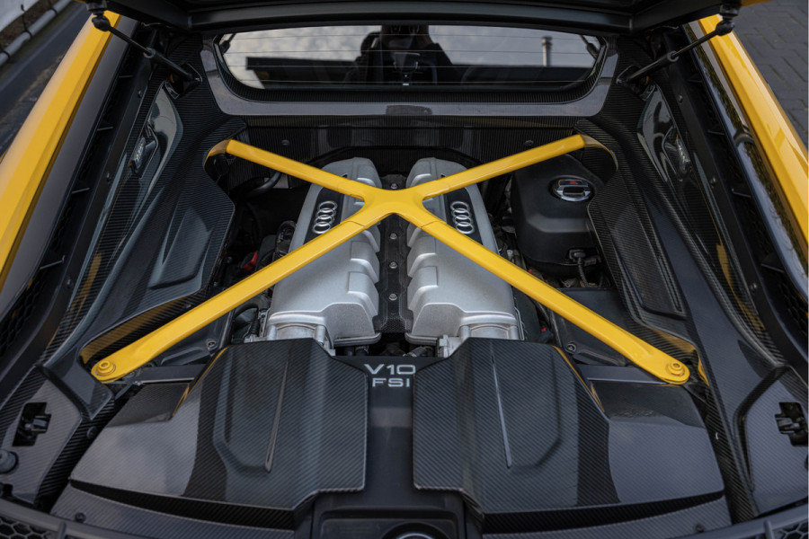 Audi R8 5.2 Performance 620pk Quattro Carbon Quiksilver Vossen