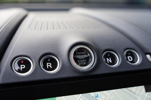 Aston Martin Dbx 4.0 V8 707 / Carbon / Elek. Trekhaak