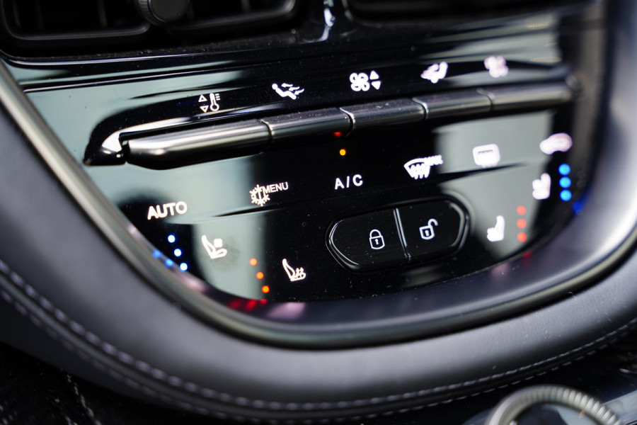 Aston Martin Dbx 4.0 V8 707 / Carbon / Elek. Trekhaak