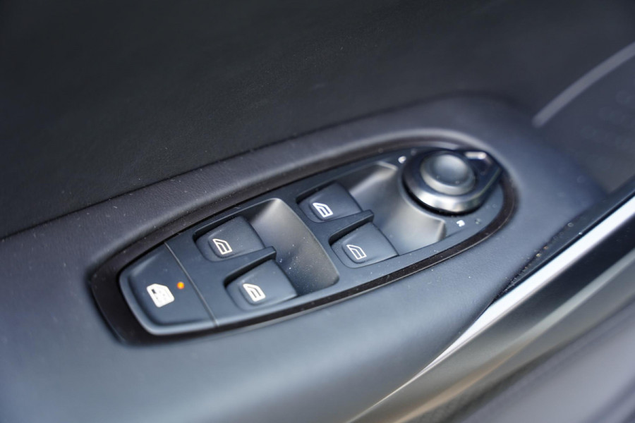 Aston Martin Dbx 4.0 V8 707 / Carbon / Elek. Trekhaak