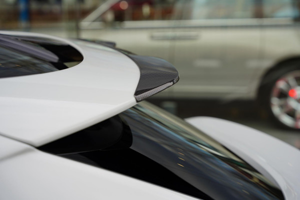 Aston Martin Dbx 4.0 V8 707 / Carbon / Elek. Trekhaak