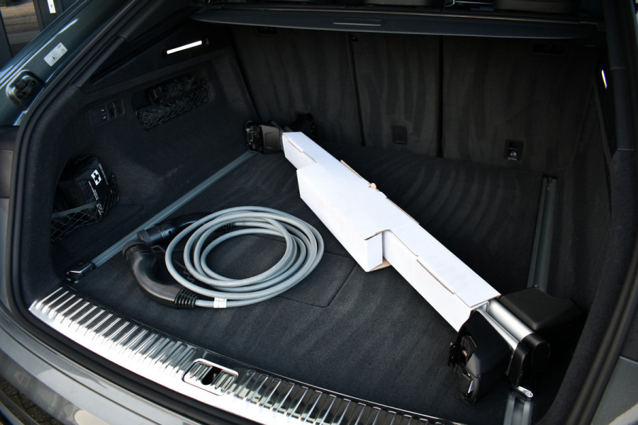 Audi Q8 55 TFSI e quattro S-Line Pano ACC B&O 22inch Black-optic