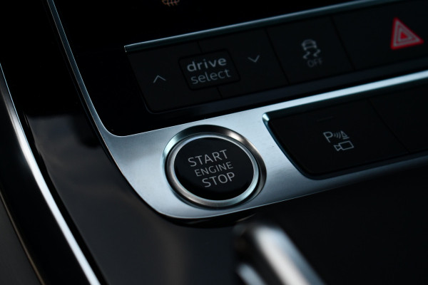 Audi Q8 55 TFSI e quattro S-Line Pano ACC B&O 22inch Black-optic