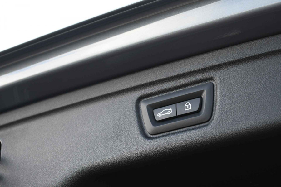 BMW 3 Serie Touring 320i M-Sport Pro Pano HUD HiFi Camera