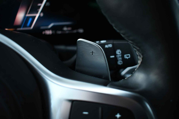 BMW 3 Serie Touring 320i M-Sport Pro Pano HUD HiFi Camera