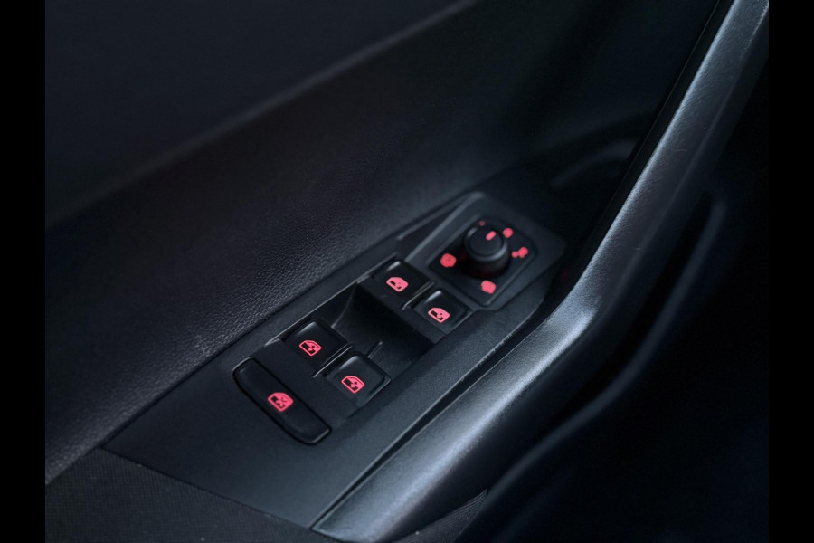 Volkswagen Polo 1.0 TSI Highline Business R 1e Eigenaar,Navi,Airco,Cruise,PDC V+A,Trekhaak,Bluetooth,Dodehoek,APK tot 08-2027