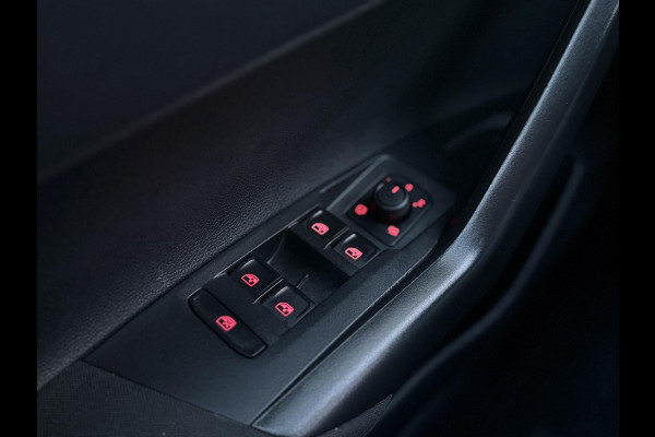 Volkswagen Polo 1.0 TSI Highline Business R 1e Eigenaar,Navi,Airco,Cruise,PDC V+A,Trekhaak,Bluetooth,Dodehoek,APK tot 08-2027