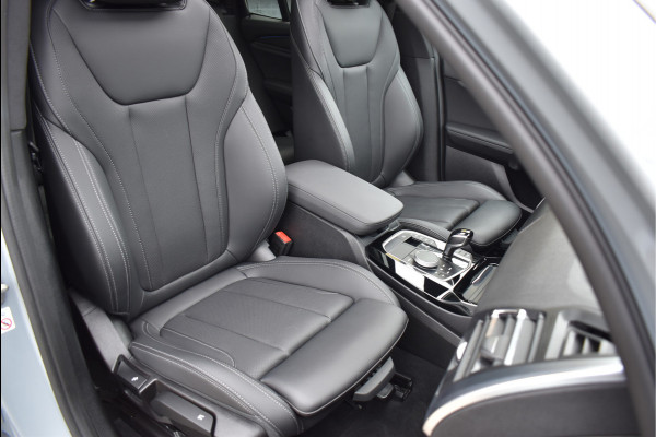 BMW X3 xDrive30e M-Pakket 292 Pk Brooklyn Grijs Metallic Pano Leder Navi Camera 19 Inch