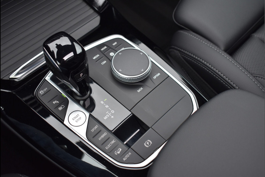 BMW X3 xDrive30e M-Pakket 292 Pk Brooklyn Grijs Metallic Pano Leder Navi Camera 19 Inch