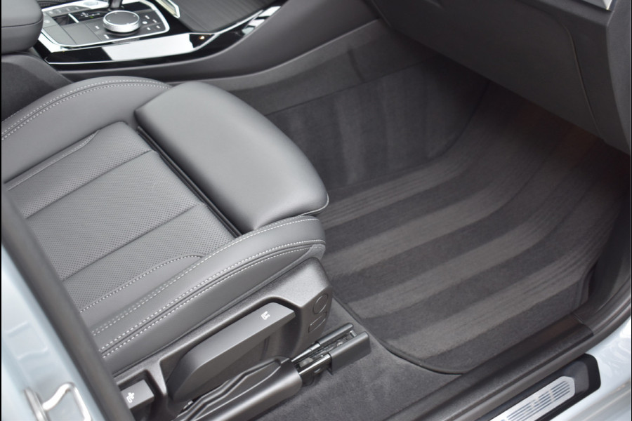 BMW X3 xDrive30e M-Pakket 292 Pk Brooklyn Grijs Metallic Pano Leder Navi Camera 19 Inch