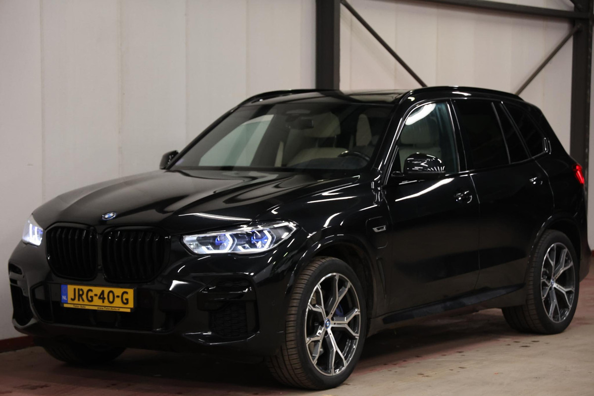 BMW X5 xDrive45e PANORAMA SKY LOUNGE TREKHAAK MASSAGE