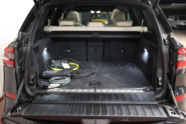 BMW X5 xDrive45e PANORAMA SKY LOUNGE TREKHAAK MASSAGE