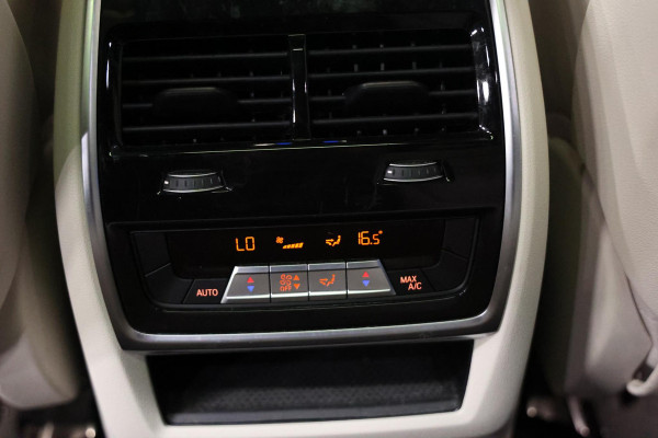 BMW X5 xDrive45e PANORAMA SKY LOUNGE TREKHAAK MASSAGE