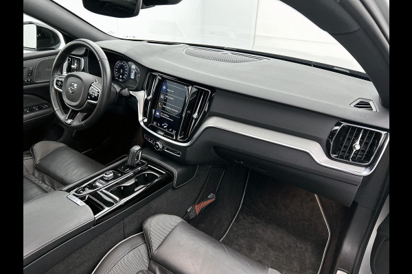 Volvo S60 2.0 T6 AWD Hybride R-Design 340PK / Harman Kardon / Lederen Int / Panorama schuifdak / Navi / Cruise-adaptief / Trekhaak / Carplay / Apk 04-2026