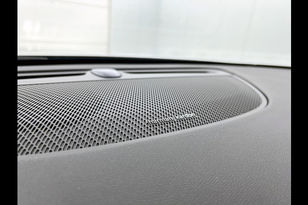 Volvo S60 2.0 T6 AWD Hybride R-Design 340PK / Harman Kardon / Lederen Int / Panorama schuifdak / Navi / Cruise-adaptief / Trekhaak / Carplay / Apk 04-2026