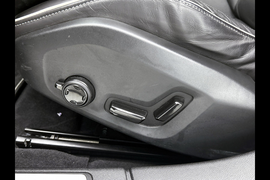 Volvo S60 2.0 T6 AWD Hybride R-Design 340PK / Harman Kardon / Lederen Int / Panorama schuifdak / Navi / Cruise-adaptief / Trekhaak / Carplay / Apk 04-2026