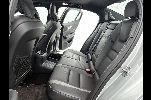 Volvo S60 2.0 T6 AWD Hybride R-Design 340PK / Harman Kardon / Lederen Int / Panorama schuifdak / Navi / Cruise-adaptief / Trekhaak / Carplay / Apk 04-2026