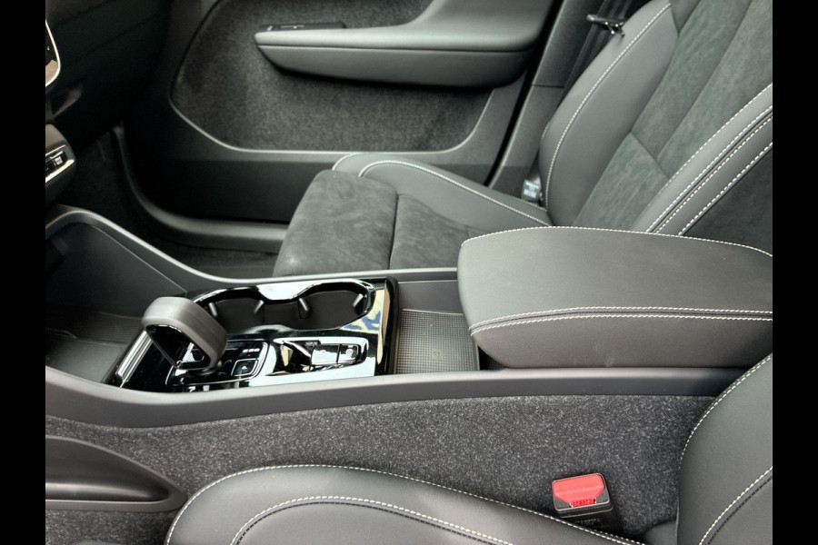 Volvo XC40 1.5 T4 Plug-in hybrid Plus Dark SOH 98% | Lage km stand | HK audio | 360° Camera | Trekhaak | Pilot- Park Assist