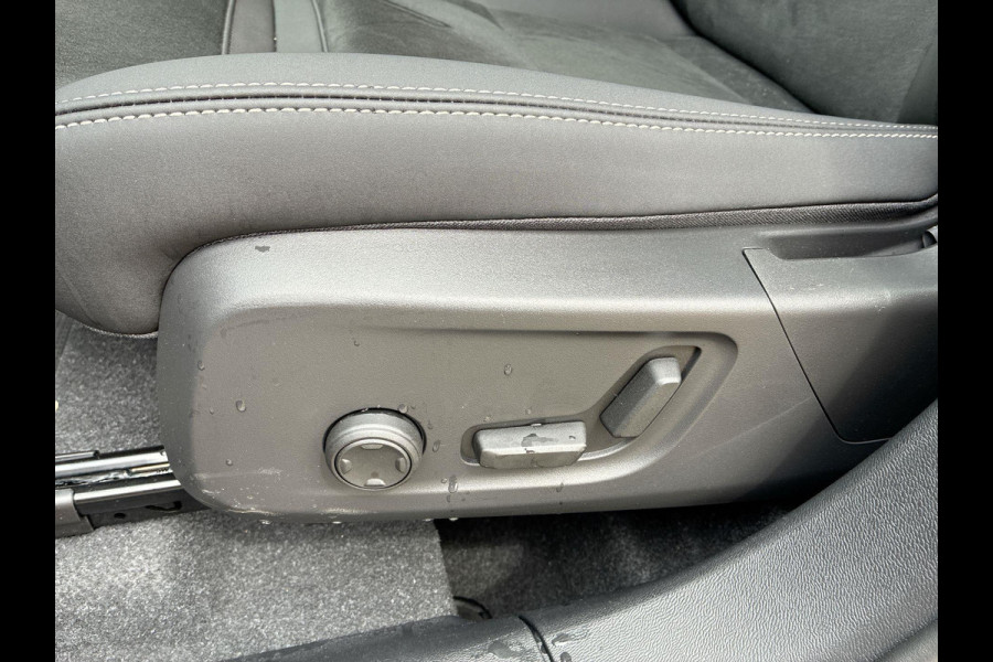 Volvo XC40 1.5 T4 Plug-in hybrid Plus Dark SOH 98% | Lage km stand | HK audio | 360° Camera | Trekhaak | Pilot- Park Assist