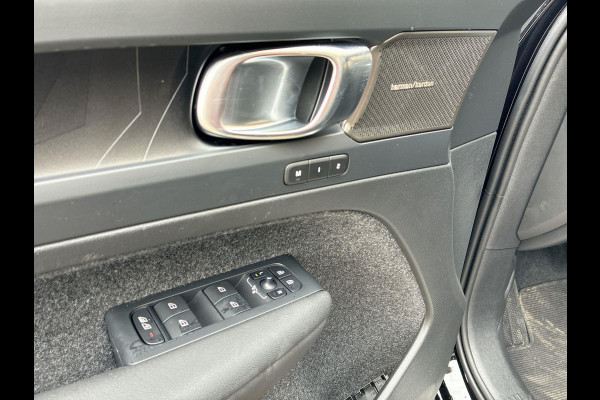Volvo XC40 1.5 T4 Plug-in hybrid Plus Dark SOH 98% | Lage km stand | HK audio | 360° Camera | Trekhaak | Pilot- Park Assist