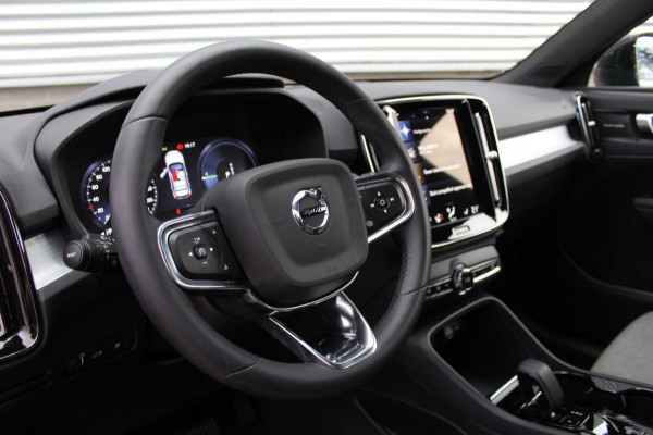 Volvo XC40 1.5 T4 Plug-in hybrid Plus Dark SOH 98% | Lage km stand | HK audio | 360° Camera | Trekhaak | Pilot- Park Assist