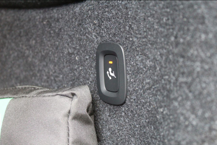 Volvo XC40 1.5 T4 Plug-in hybrid Plus Dark SOH 98% | Lage km stand | HK audio | 360° Camera | Trekhaak | Pilot- Park Assist