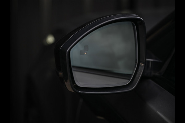 Land Rover Range Rover Velar 2.0 P300 Turbo AWD R-Dynamic HSE · Trekhaak · Memory Seats · Meridian Surround · Head Up · 360 Camera · Blis · Keyless · Ambianc