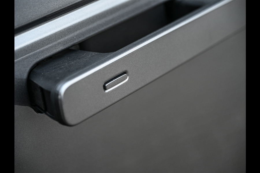 Land Rover Range Rover Velar 2.0 P300 Turbo AWD R-Dynamic HSE · Trekhaak · Memory Seats · Meridian Surround · Head Up · 360 Camera · Blis · Keyless · Ambianc