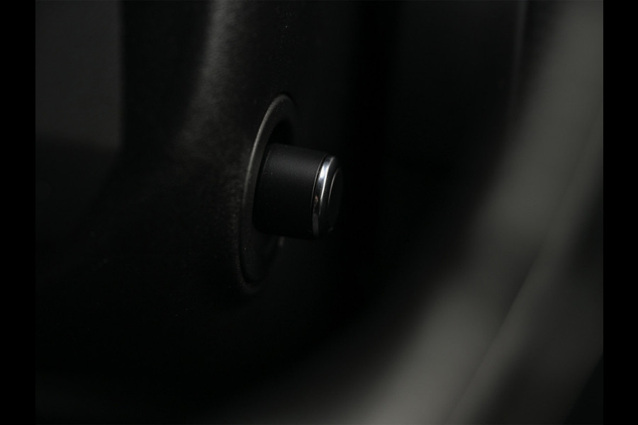 Land Rover Range Rover Velar 2.0 P300 Turbo AWD R-Dynamic HSE · Trekhaak · Memory Seats · Meridian Surround · Head Up · 360 Camera · Blis · Keyless · Ambianc