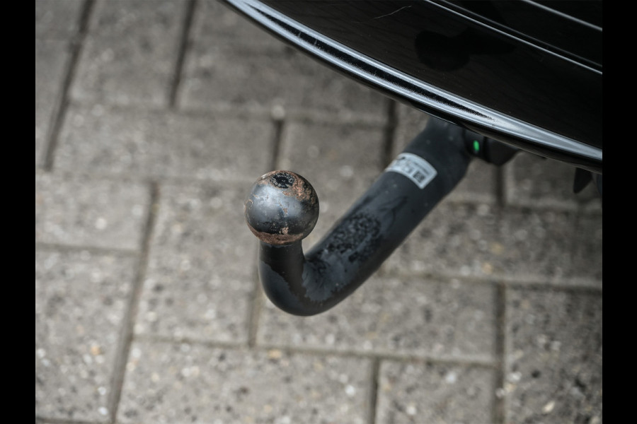 Land Rover Range Rover Velar 2.0 P300 Turbo AWD R-Dynamic HSE · Trekhaak · Memory Seats · Meridian Surround · Head Up · 360 Camera · Blis · Keyless · Ambianc