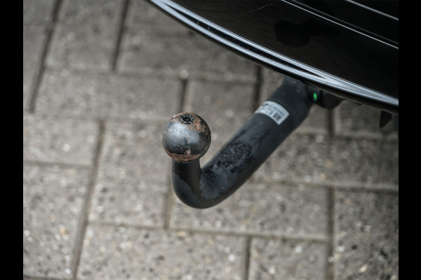 Land Rover Range Rover Velar 2.0 P300 Turbo AWD R-Dynamic HSE · Trekhaak · Memory Seats · Meridian Surround · Head Up · 360 Camera · Blis · Keyless · Ambianc